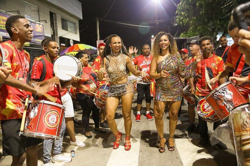 Estrela do Carnaval, Valéria Valenssa brilha em ensaio técnico da União de Maricá com promessa de desfile inesquecível!