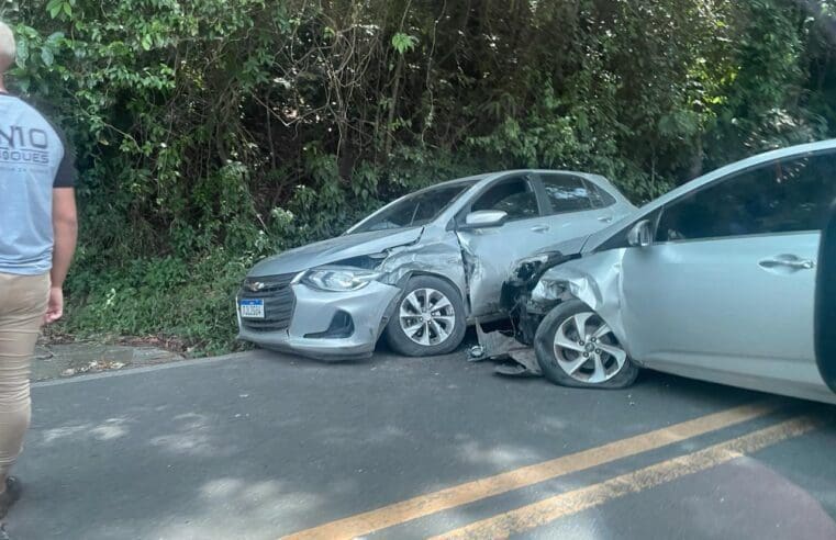 Caos na Serrinha da Tiririca: Acidente Assusta Motoristas e Paralisa Tráfego!