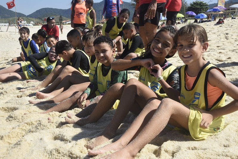 Marola Certa reúniu 150 crianças e adolescentes em Itaipuaçu