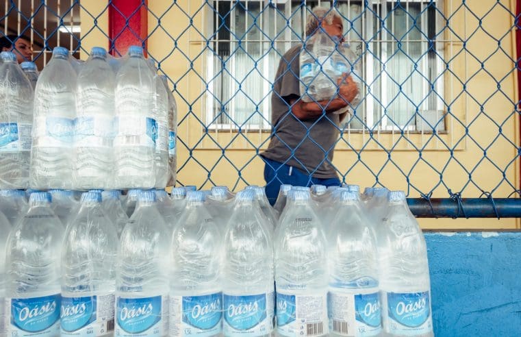 Distribuição de 6.500 garrafas de água nesta quarta