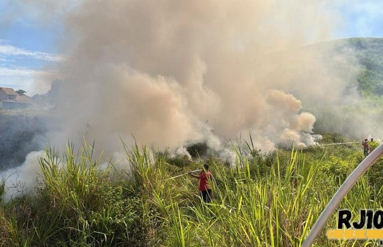 Incêndio próximo ao Hospital Dr. Ernesto Che Guevara é combatido por heroicos brigadistas