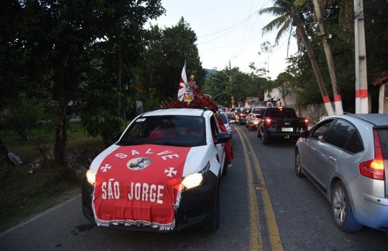 Cavalgada de São Jorge reúne cerca de 100 cavaleiros no Espraiado