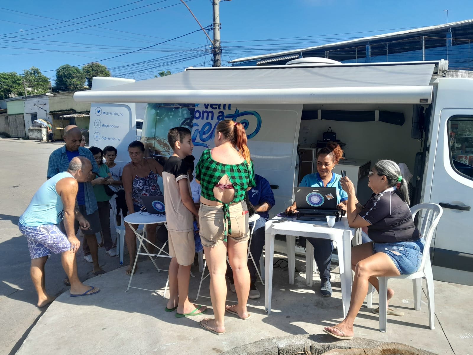 moradores do Salgueiro recebem atendimento itinerante da Águas do Rio