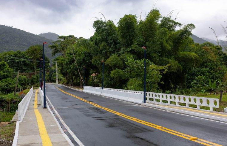 Prefeitura entrega duas novas pontes nos bairros do Caxito e Espraiado