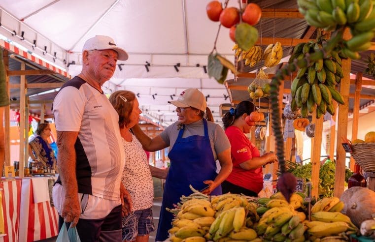 Feira de Agricultura Familiar foi realizada em frente ao Centro de Comércio Popular