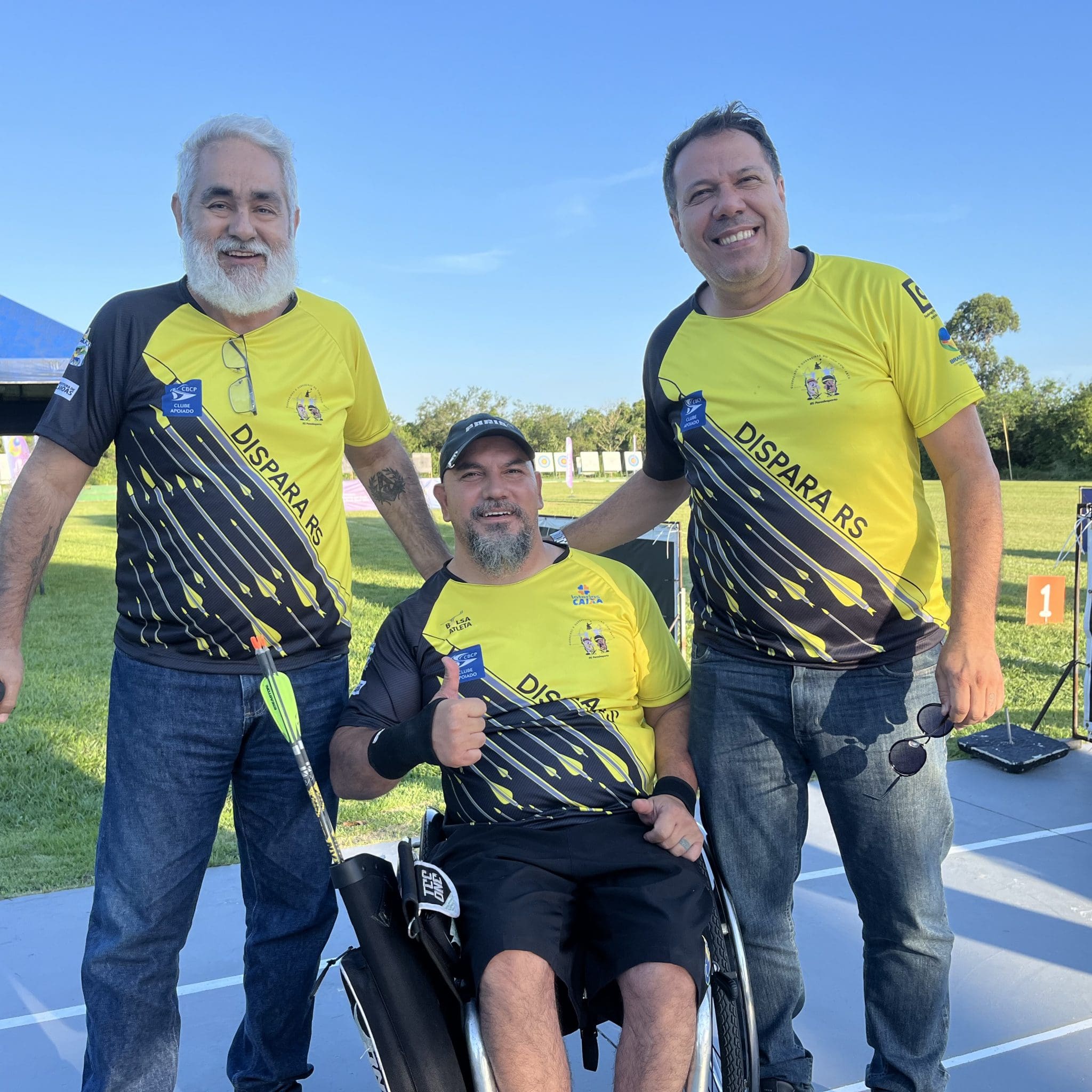 Arqueiro da seleção brasileira paralímpica visita o CT da Brasil Arco