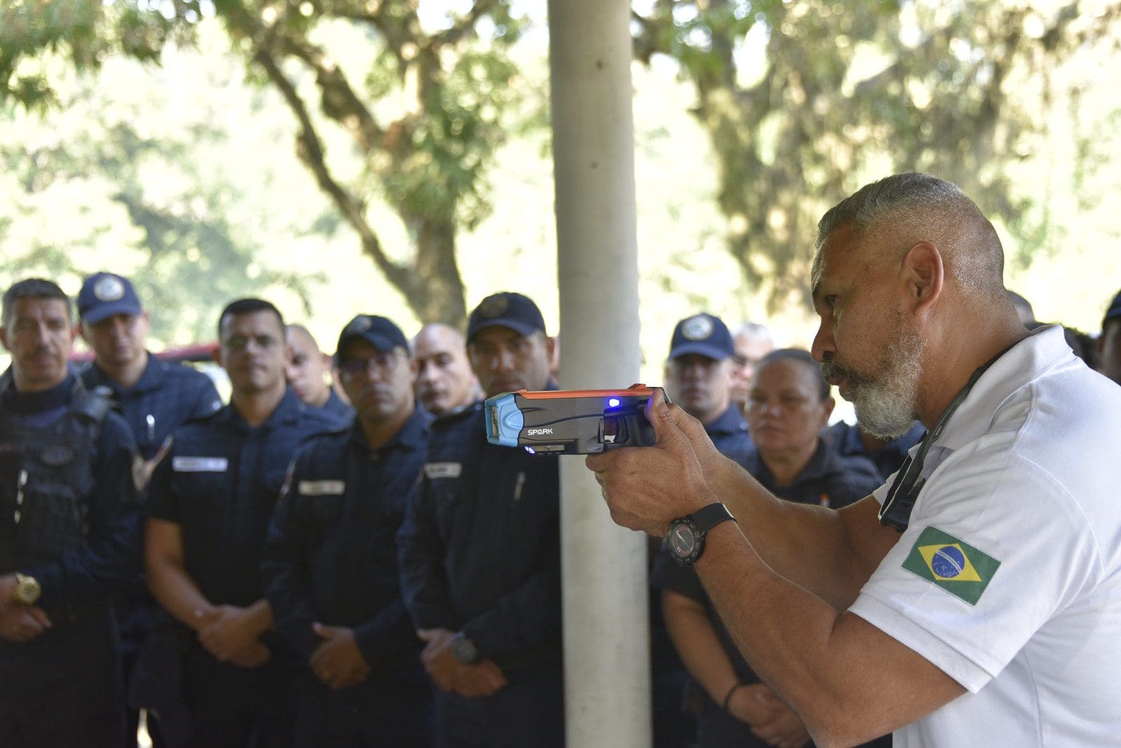 Agentes da Guarda Municipal recebem treinamento para usar armamento não-letal