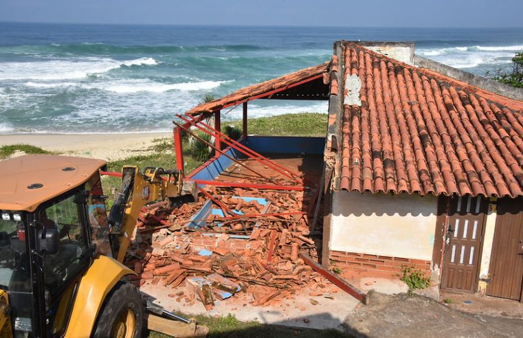 Gated retira mais um quiosque irregular da região litorânea de Maricá