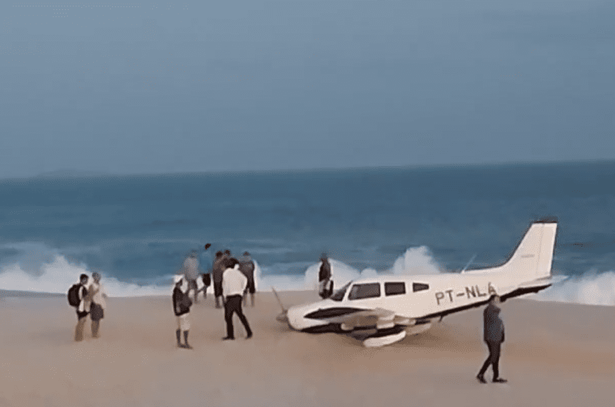 Avião Monomotor Faz Pouso de Emergência na Praia de Itaipuaçu