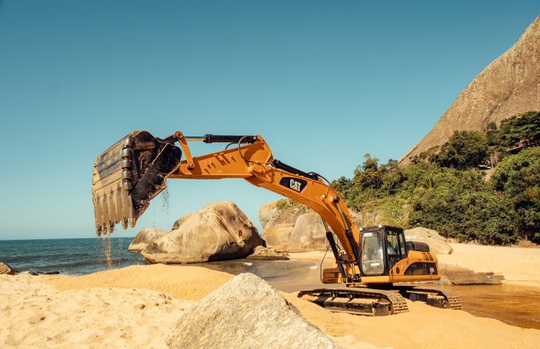 Maricá inicia obra de guia-corrente no Recanto, em Itaipuaçu