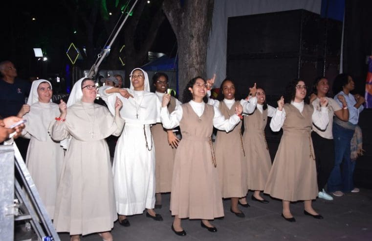 Shows católicos fecharam comemorações no dia de Nossa Senhora do Amparo