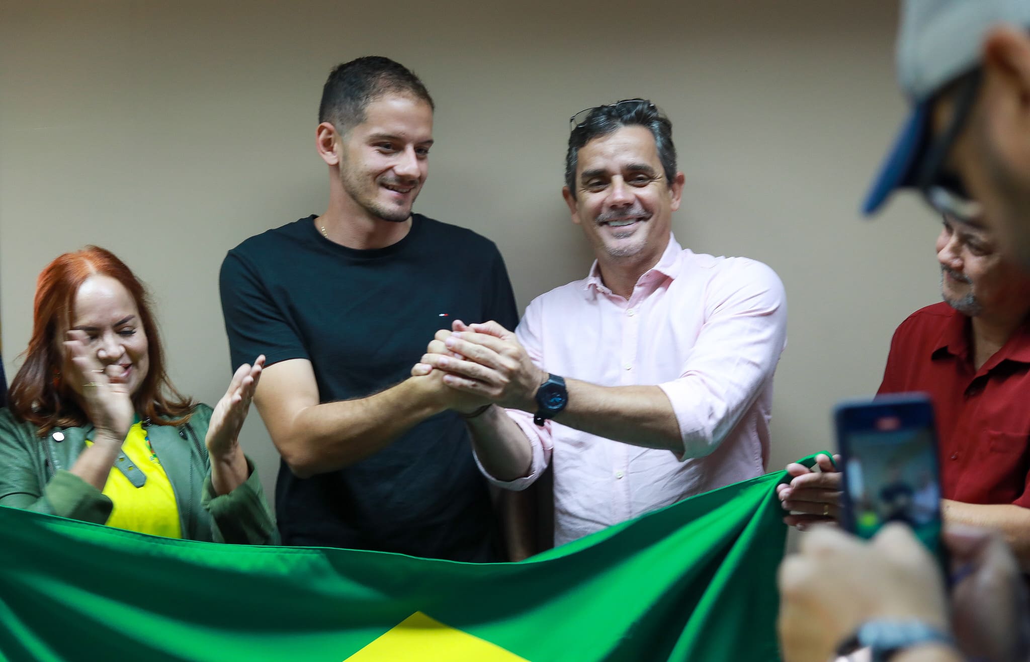 Arqueiro olímpico Marcus D’Almeida visita a Prefeitura de Maricá