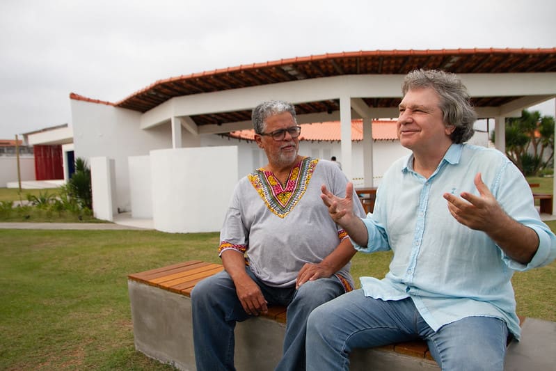 Alunos de curso do Museu Casa Darcy Ribeiro têm aula especial com o historiador Antonio Marcelo