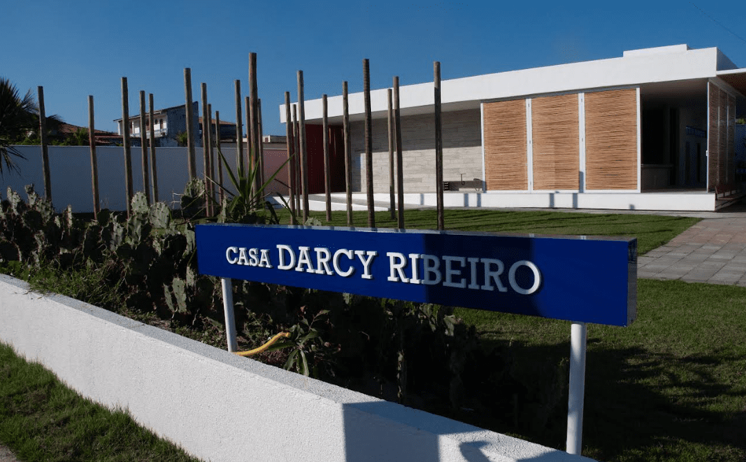 Arte indígena e outras criações interativas no Museu Casa Darcy Ribeiro, em Maricá