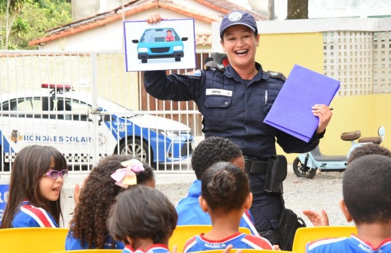 Guardas municipais de Maricá promovem atividade lúdica sobre trânsito