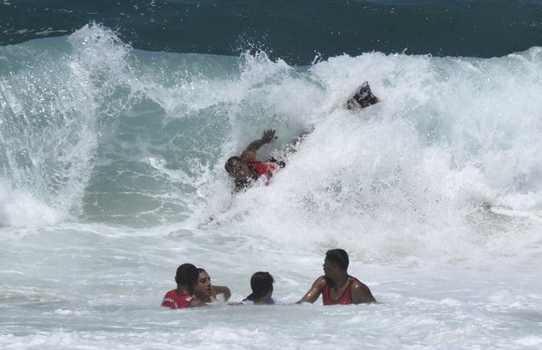 Defesa Civil forma alunos no projeto Body Surf Salva de 2024