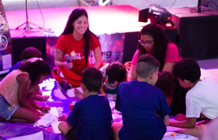 Dia das Crianças é comemorado com brincadeiras e algodão doce no Espaço Solidário