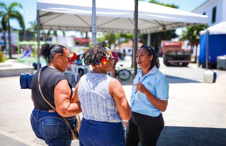 Sanemar realiza ação em praça central da cidade