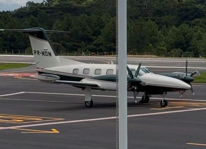 Avião com dez passageiros cai em Gramado