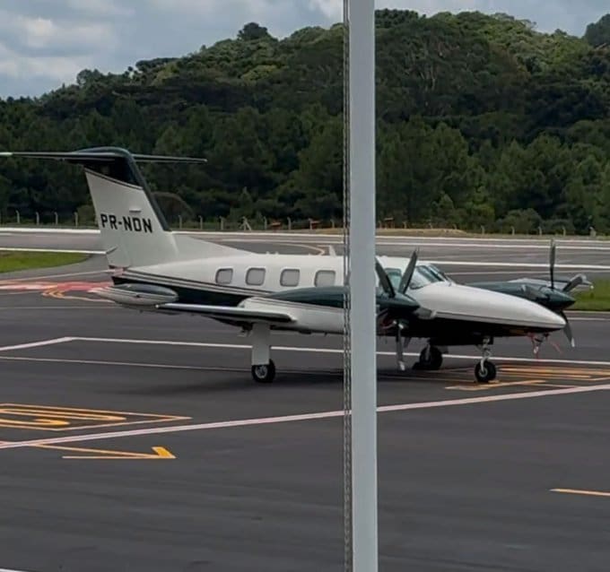 Avião com dez passageiros cai em Gramado