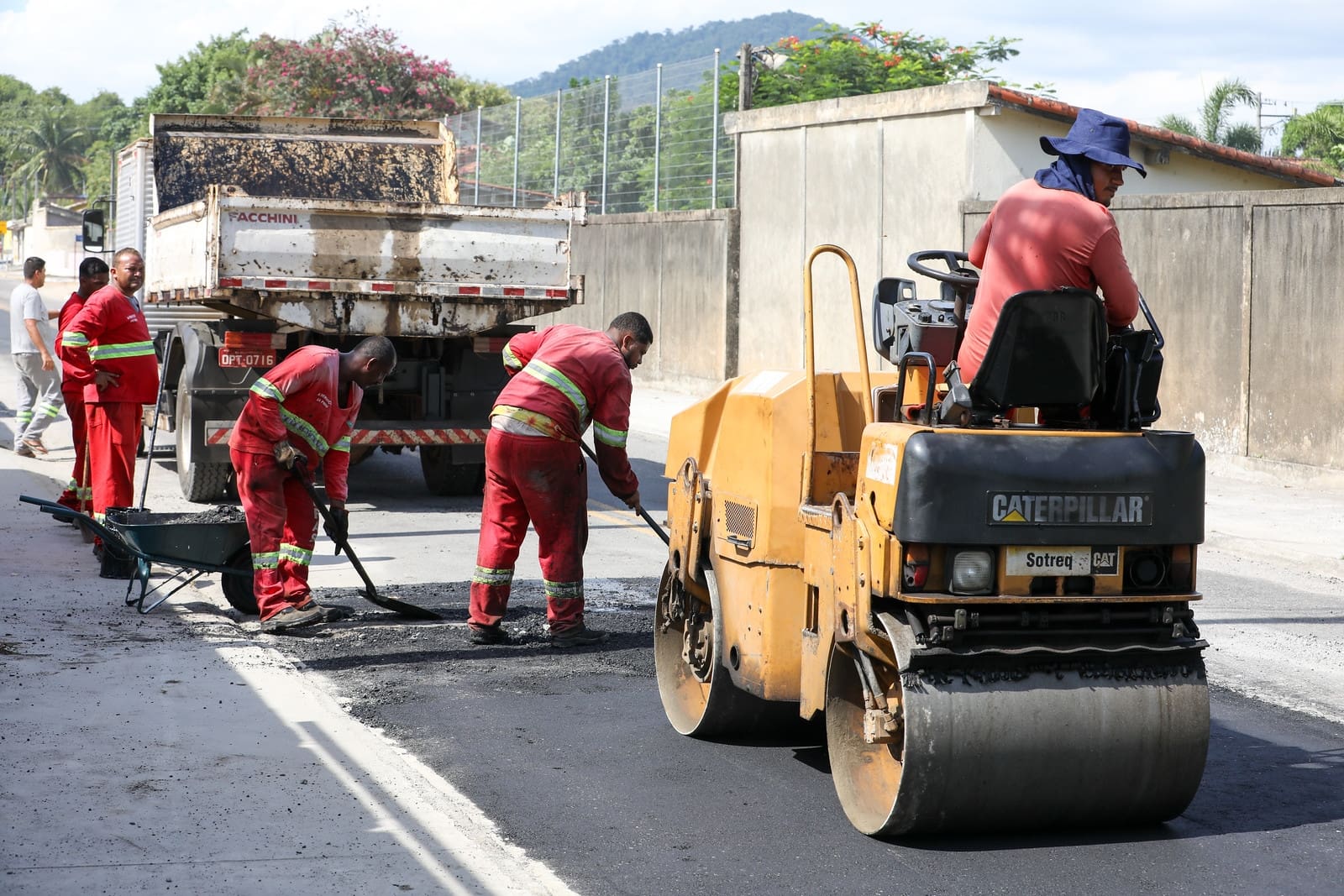 Prefeitura fez operação tapa-buraco em Inoã, São José do Imbassaí, Ubatiba e Centro