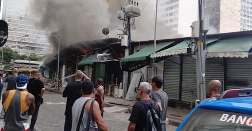 Incêndio de Grandes Proporções Destrói Parte do Camelódromo da Uruguaiana