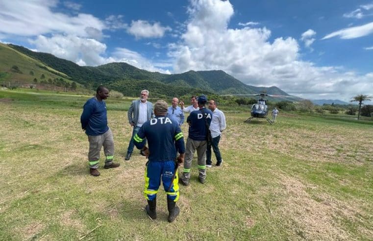 Comitiva visita área do Porto de Jaconé, onde está prevista a construção da Zona de Processamento de Exportação em Maricá