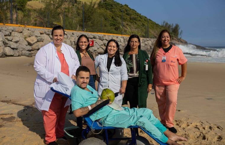 Hospital Conde Modesto realiza sonho de paciente paraplégico: ir à praia novamente