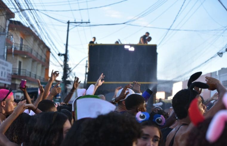 Bloco da Gabriela confirma tradição e arrasta milhares de foliões no Centro de Maricá