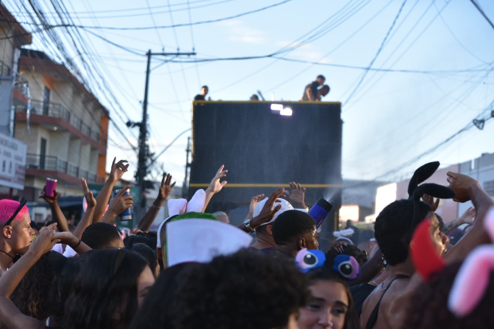 Bloco da Gabriela confirma tradição e arrasta milhares de foliões no Centro de Maricá