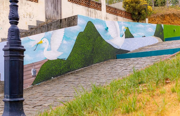Prefeitura transforma escadaria da Boa Vista em galeria de arte a céu aberto, no Centro
