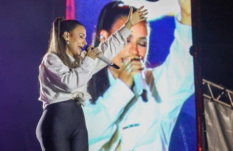 Simone Mendes abre segunda semana de shows de aniversário da cidade