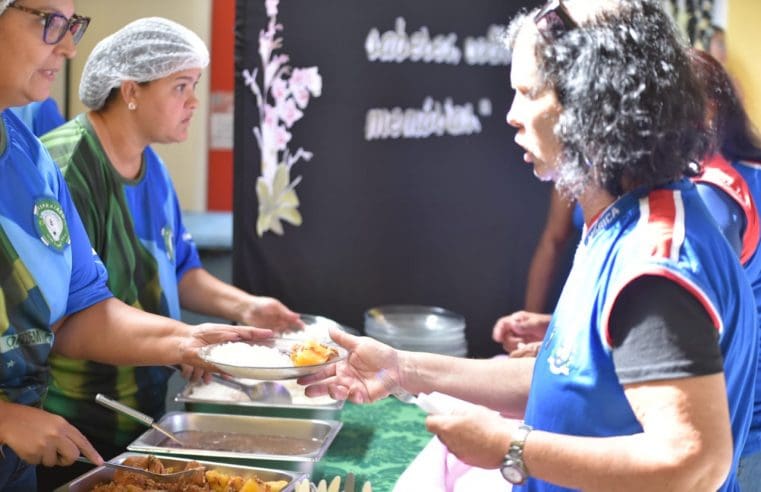 Turma da Escola do Idoso aprende sobre agroecologia na Fazenda Joaquín Piñero