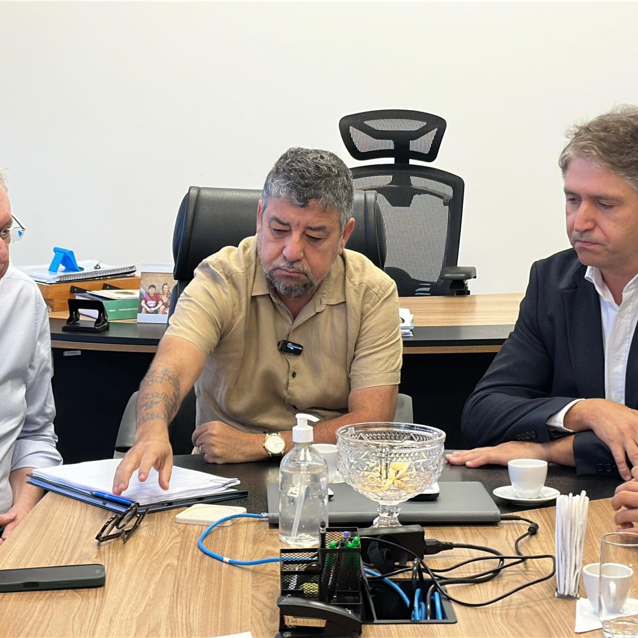 Prefeito Washington Quaquá assina contrato para a construção do Plaza Shopping Maricá