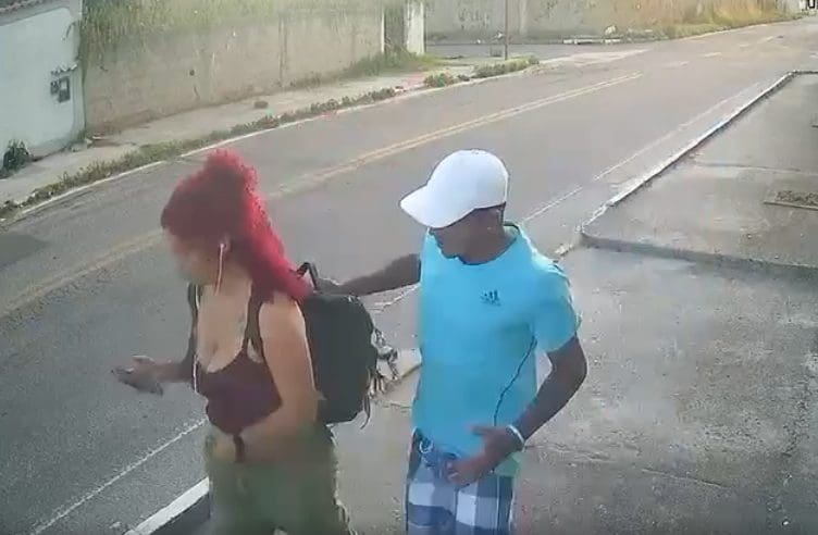 O TERROR NA RUA 33: A Luta Desesperada de uma Mulher Contra o Assalto em Pleno Dia