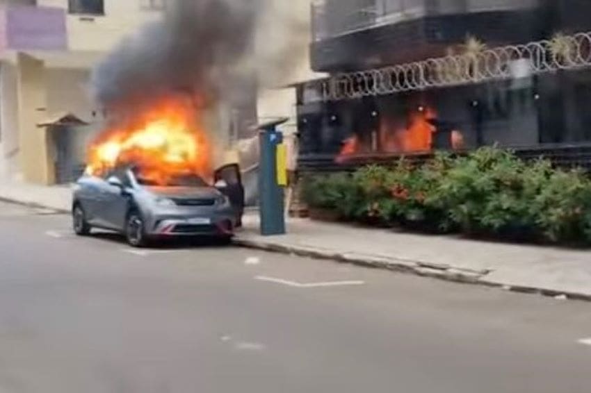 SEU CARRO ELÉTRICO CORRE RISCO! BYD Pega Fogo Durante Recarga
