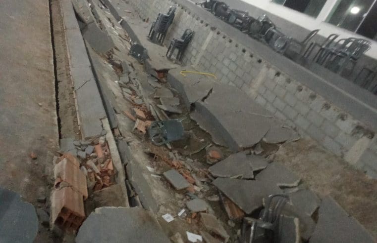 Desabamento em Catedral de Araruama deixa fiéis em pânico