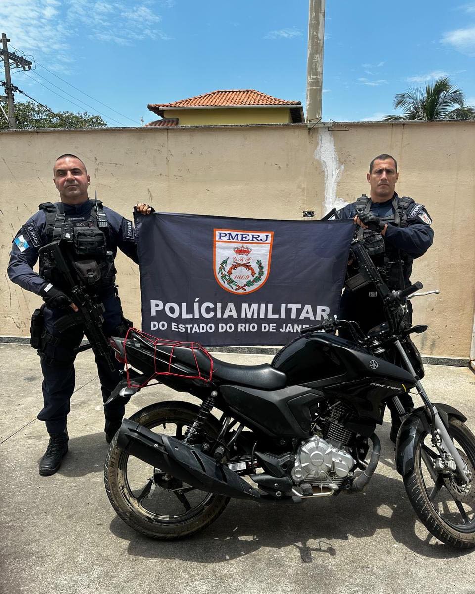 VEÍCULO ROUBADO É RECUPERADO EM SAQUAREMA APÓS FUGA DE MOTOCICLISTA
