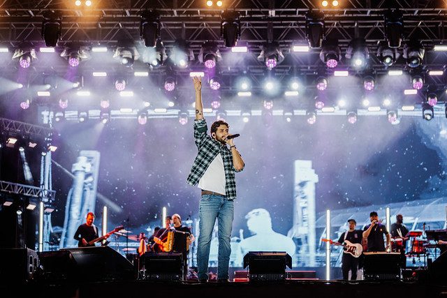 Gustavo Mioto anima público no sexto dia de programação da Expo Rural de Maricá