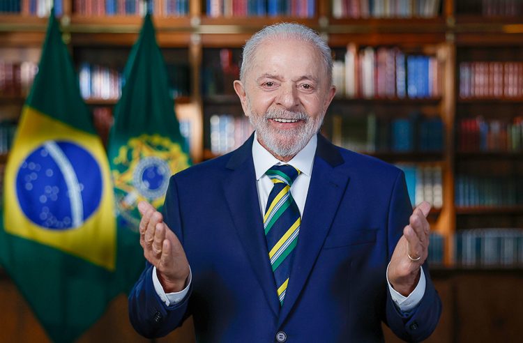 Lula é reeleito em disputa apertada e marcada por tensão em todo o país
