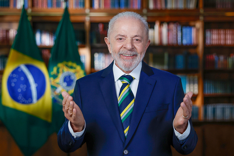Lula é reeleito em disputa apertada e marcada por tensão em todo o país