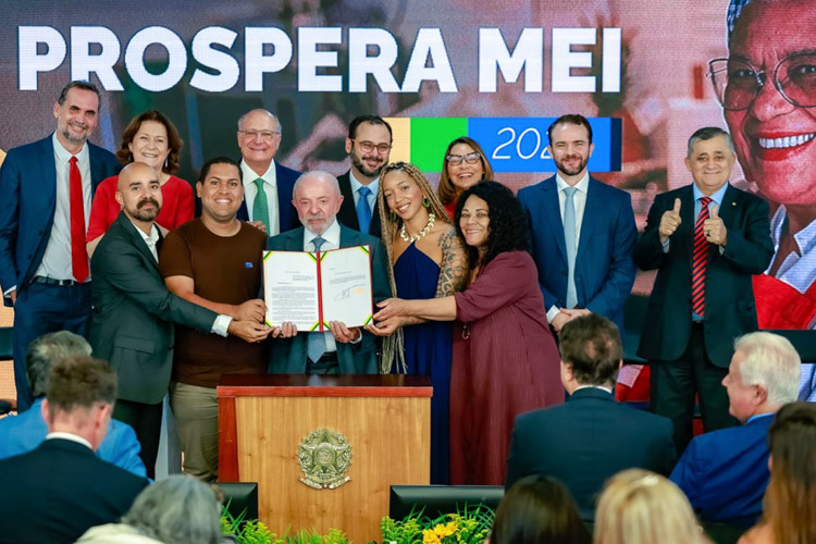 Lula anuncia perdão de dívidas e Pix de até R$ 5 mil para MEIs: “Direito de prosperar”